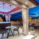 Family With Huge Terrace And Hot Tub - Franka Apartament
