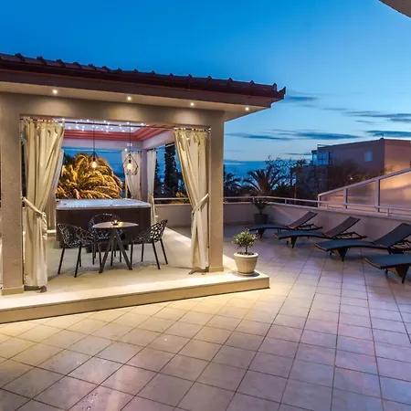 Daire Family With Huge Terrace And Hot Tub - Franka Split