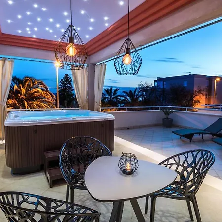 Family With Huge Terrace And Private Hot Tub - Franka 스플리트