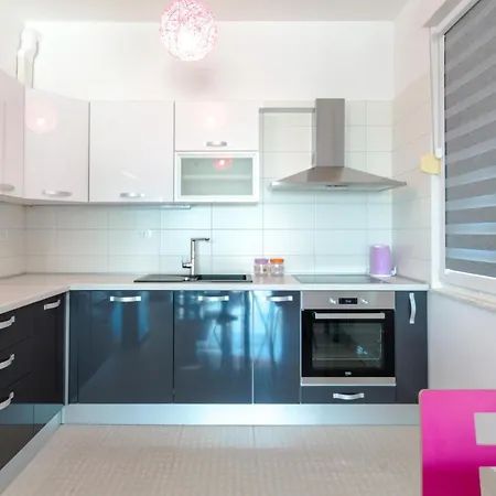 Family With Huge Terrace And Private Hot Tub - Franka 아파트 *