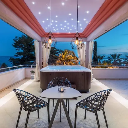 Family With Huge Terrace And Private Hot Tub - Franka 아파트 *