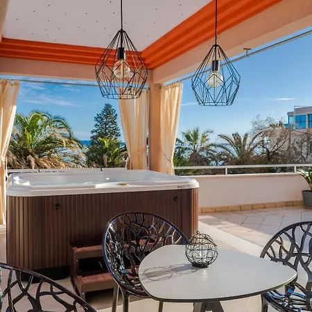 Family With Huge Terrace And Private Hot Tub - Franka 아파트 스플리트