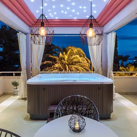 Family With Huge Terrace And Private Hot Tub - Franka 아파트 스플리트