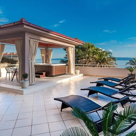 Family With Huge Terrace And Private Hot Tub - Franka