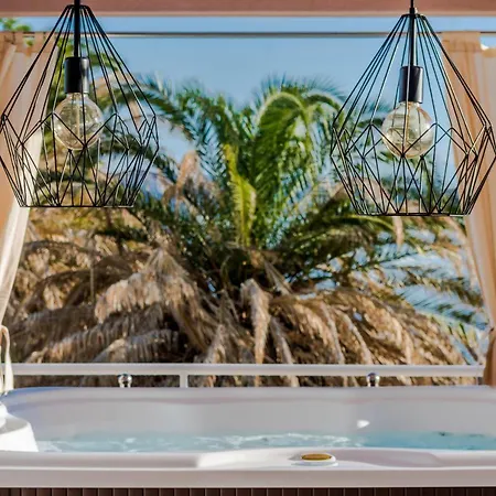Family With Huge Terrace And Private Hot Tub - Franka 스플리트