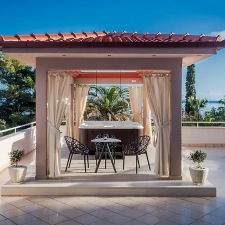 Family With Huge Terrace And Private Hot Tub - Franka 아파트 *