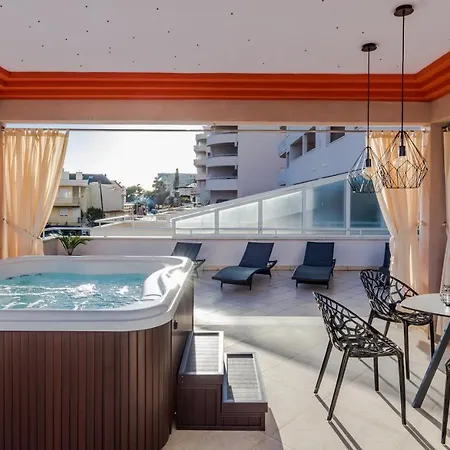 Daire Family With Huge Terrace And Hot Tub - Franka Split