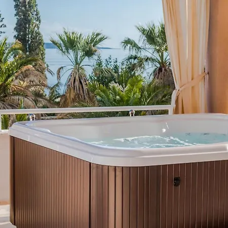Family With Huge Terrace And Private Hot Tub - Franka 아파트 스플리트