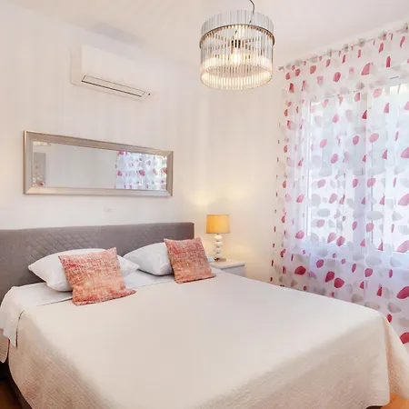 Family With Huge Terrace And Private Hot Tub - Franka * 스플리트