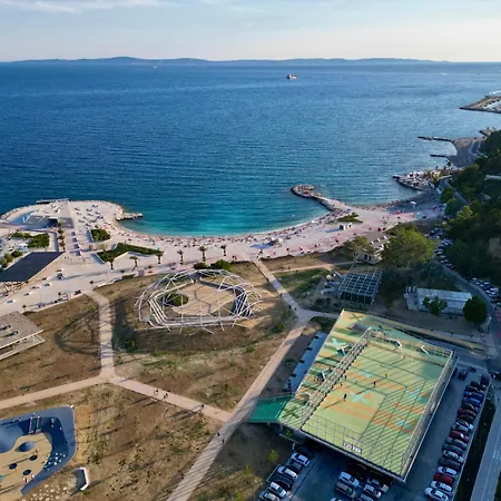 Family With Huge Terrace And Private Hot Tub - Franka 스플리트