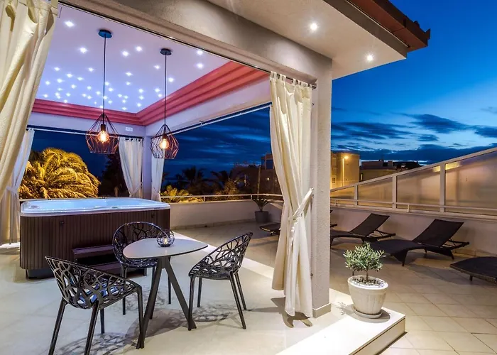 Family With Huge Terrace And Hot Tub - Franka Apartament